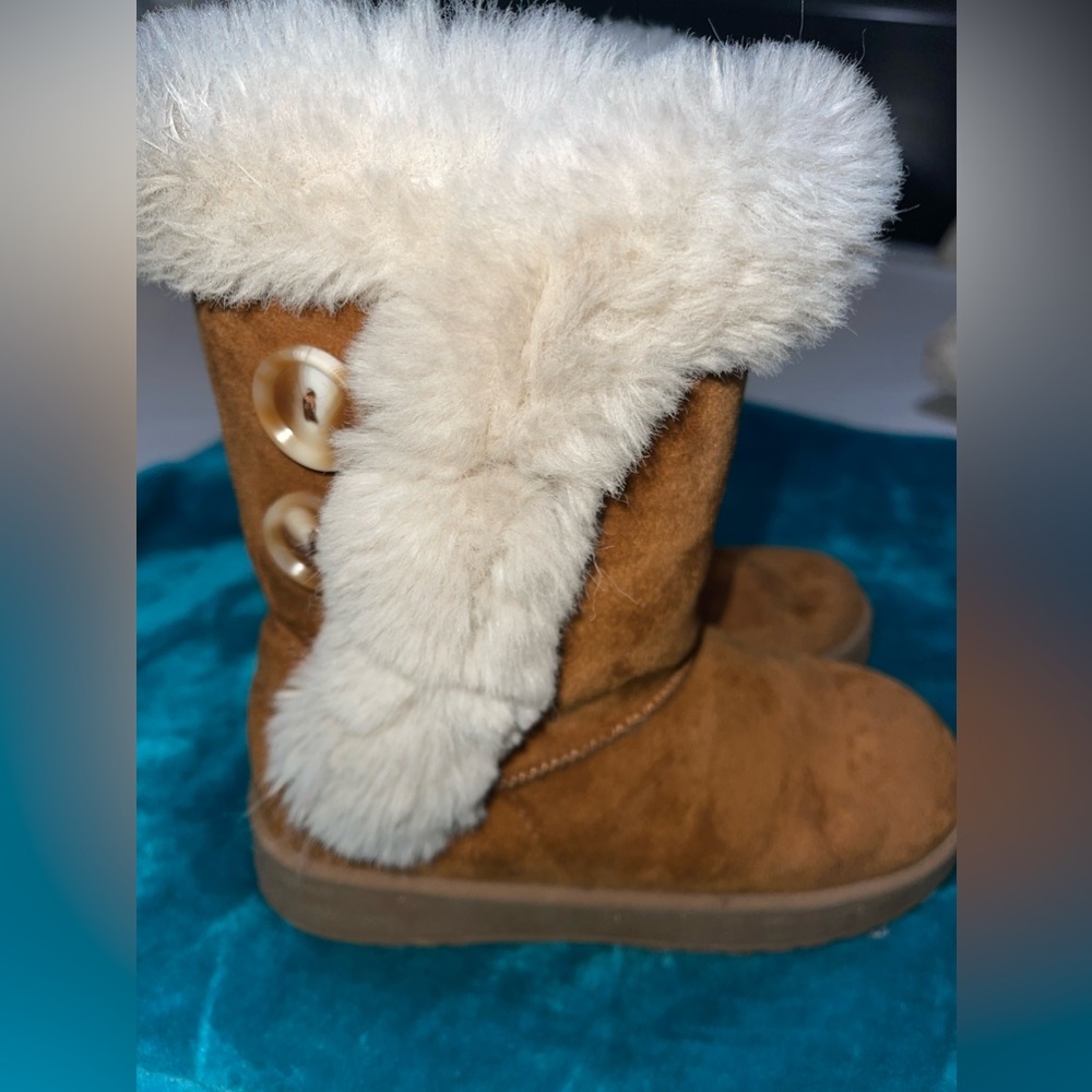 Girls boots